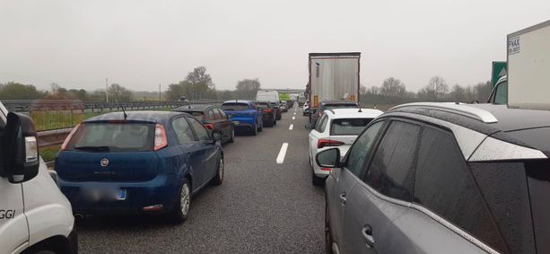 Grave incidente in autostrada, sei vetture coinvolte: traffico paralizzato in tangenziale sud e sulla Torino-Savona
