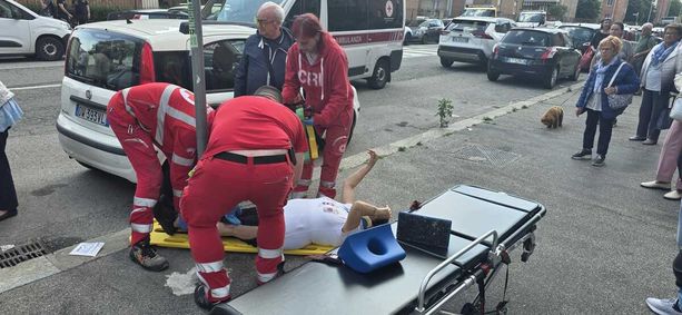 Brutto incidente tra Fiat Panda all’incrocio, paura e due feriti trasportati in ospedale