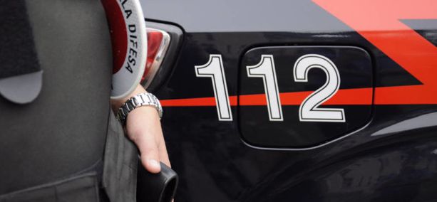 Carabinieri eroi: salgono sul tetto e salvano in extremis una giovane donna che voleva suicidarsi