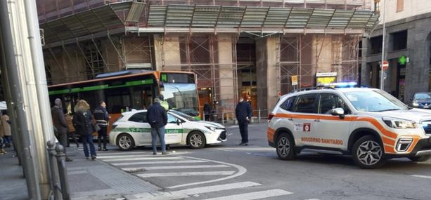 Investito da un autobus in piazza Monte Grappa a Varese: è grave Investito da un autobus in piazza Monte Grappa a Varese: è grave