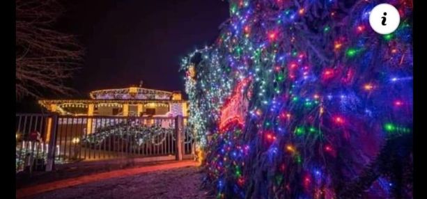 La magica atmosfera del Natale splende anche quest'anno a Cunardo con le lucine di casa Santandrea La magica atmosfera del Natale splende anche quest'anno a Cunardo con le lucine di casa Santandrea