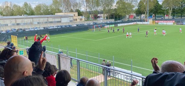 Il Varese spezza due mesi di digiuno grazie a Mamah (1-0) e difende il sogno playoff. Caronnese da applausi Il Varese spezza due mesi di digiuno grazie a Mamah (1-0) e difende il sogno playoff. Caronnese da applausi
