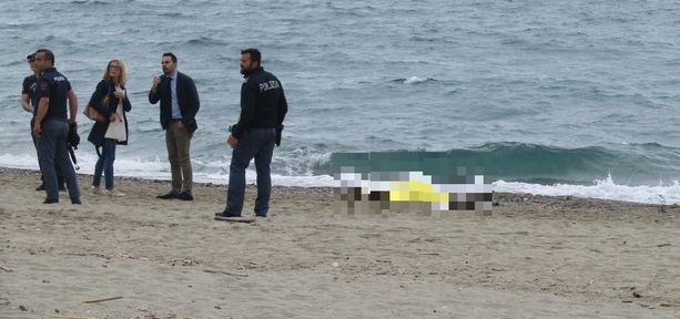 Cadavere sulla spiaggia di Savona, identificato l'uomo: è un 50enne senza fissa dimora Cadavere sulla spiaggia di Savona, identificato l'uomo: è un 50enne senza fissa dimora