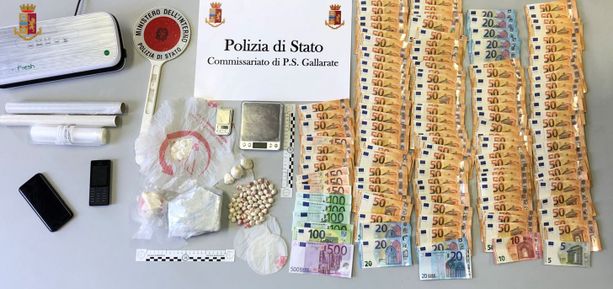Blitz della polizia: trovati in casa 600 grammi di cocaina e settemila euro in contanti