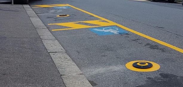 La Torino che non rispetta i disabili: nel 2022 ben 15 multe al giorno ad auto e moto sui parcheggi riservati