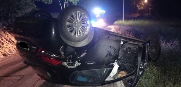 Auto ribaltata a Valgera, solo lievi escoriazioni per i passeggeri Auto ribaltata a Valgera, solo lievi escoriazioni per i passeggeri