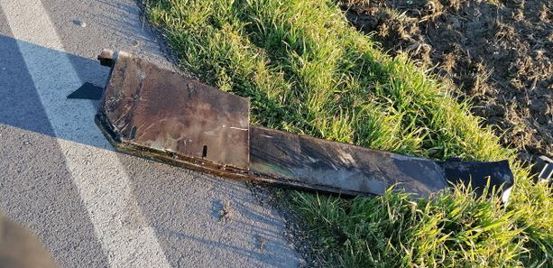 Perde un rottame di ferro e colpisce una macchina tra Buriasco e Cercenasco
