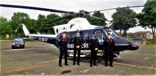 Massiccio controllo dei Carabinieri nel Saluzzese: in campo anche un elicottero (FOTO) Massiccio controllo dei Carabinieri nel Saluzzese: in campo anche un elicottero (FOTO)