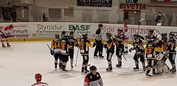 VIDEO E FOTO. I Mastini fanno urlare il popolo giallonero: rimontano due gol e sbancano Alleghe all'overtime VIDEO E FOTO. I Mastini fanno urlare il popolo giallonero: rimontano due gol e sbancano Alleghe all'overtime