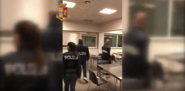 Sigilli all'aula occupata "Break" del campus Einaudi: blitz della Digos contro 15 militanti di Aska e Cua [FOTO]