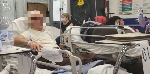 Villa Scassi, cento barelle e due medici al pronto soccorso, la testimonianza: "Entrata il 31, sono tornata a casa ieri" (Video) Villa Scassi, cento barelle e due medici al pronto soccorso, la testimonianza: "Entrata il 31, sono tornata a casa ieri" (Video)