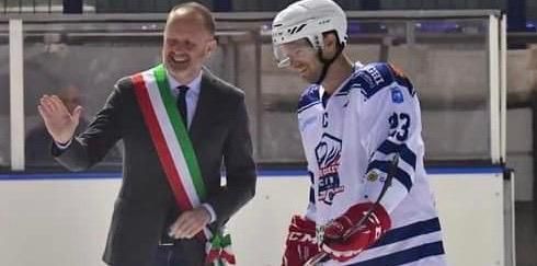 Il sindaco di Como: «Varese egoista, ingorda, avida, famelica, vorace e insaziabile»