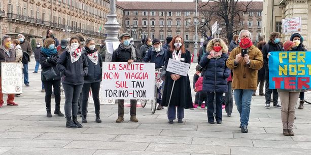 Covid, la "Società della Salute" in piazza Castello: "Reddito e aiuti per tutti fino alla fine della pandemia" Covid, la "Società della Salute" in piazza Castello: "Reddito e aiuti per tutti fino alla fine della pandemia"