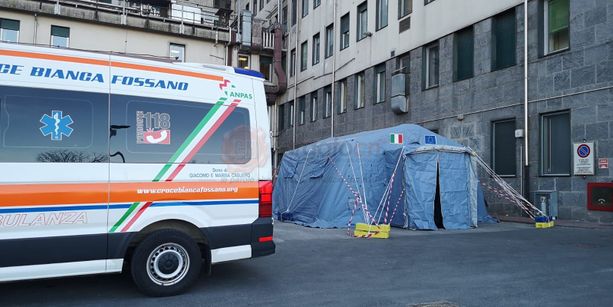 In Granda le prime tende davanti ai Pronto soccorso: serviranno per individuare casi sospetti al Covid-19, tutelando il resto dell’utenza