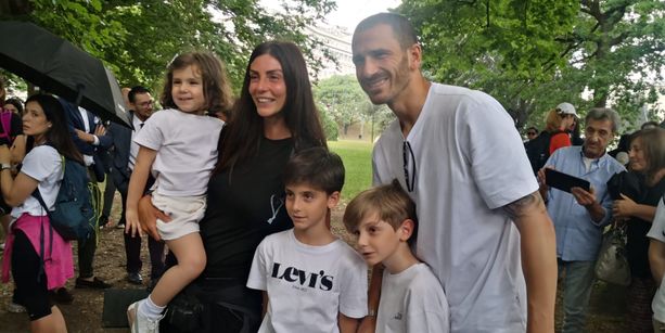 Dopo 575 Km Martina riabbraccia il marito Bonucci e figli: raccolti oltre 170 mila euro per il Regina Margherita [VIDEO]