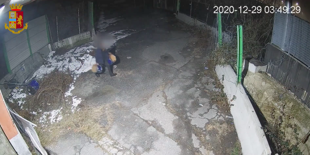 Furto allo Spazio211, strumenti ritrovati in una fabbrica abbandonata: identificati due ladri [VIDEO]
