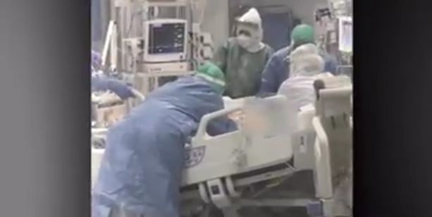 Moncalieri, infermiere del Santa Croce posta video virale: &quot;Siamo in guerra contro il coronavirus, non molliamo!&quot; (VIDEO)