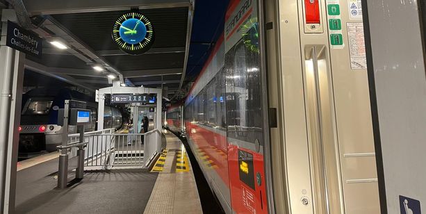 Viaggio da incubo per i passeggeri del Torino-Parigi: due Frecciarossa fermi sulla linea, Trenitalia corre ai ripari Viaggio da incubo per i passeggeri del Torino-Parigi: due Frecciarossa fermi sulla linea, Trenitalia corre ai ripari