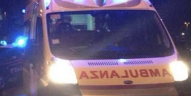 Auto si schianta fuori strada nella notte sulla Provinciale 69: paura per un trentenne Auto si schianta fuori strada nella notte sulla Provinciale 69: paura per un trentenne