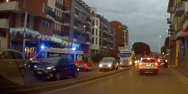 Pedone investito in viale Valganna, soccorsi in azione e traffico in tilt