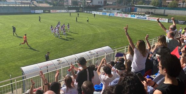 VIDEO. Le lacrime di Max Di Caro, l'orgoglio di Scandola, la capacità di prendere "botte" e rialzarsi: Varesina sei D'acciaio. «Un passo alla volta, arriveremo in C» VIDEO. Le lacrime di Max Di Caro, l'orgoglio di Scandola, la capacità di prendere "botte" e rialzarsi: Varesina sei D'acciaio. «Un passo alla volta, arriveremo in C»