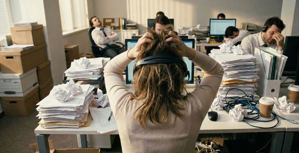 Vertenza Konecta, mobilitazione sotto il grattacielo della Regione Vertenza Konecta, mobilitazione sotto il grattacielo della Regione