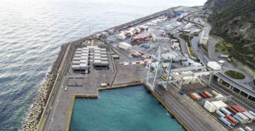 Progetto deposito Gnl a Bergeggi, il Ministero ha sospeso il procedimento: spazio alla valutazione di impatto ambientale Progetto deposito Gnl a Bergeggi, il Ministero ha sospeso il procedimento: spazio alla valutazione di impatto ambientale