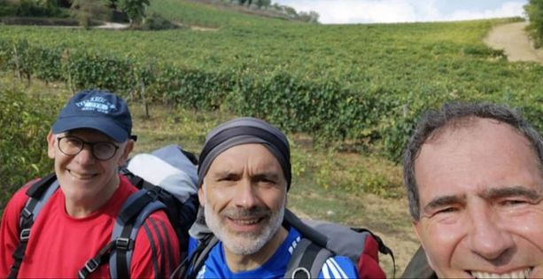 Aimetti e i suoi ex assessori in pellegrinaggio a piedi fino a Roma: «Chiudiamo così un periodo indimenticabile della nostra vita»