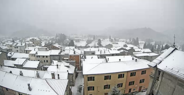 Ecco la neve in Val Bormida: la dama bianca copre tetti e campi Ecco la neve in Val Bormida: la dama bianca copre tetti e campi