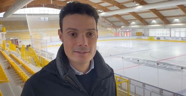 Cesarini, da "figlio" del Palalbani a "papà" dell'Acinque Ice Arena: «Tutti vogliono venire qui. Il segreto? Qualità e familiarità» Cesarini, da "figlio" del Palalbani a "papà" dell'Acinque Ice Arena: «Tutti vogliono venire qui. Il segreto? Qualità e familiarità»