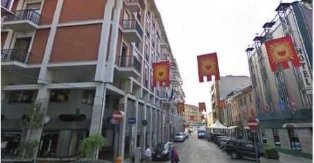 Emergenza sicurezza in via Cavour, dopo i furti anche una nuova rissa Emergenza sicurezza in via Cavour, dopo i furti anche una nuova rissa