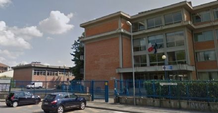 Professore del Majorana di Moncalieri vuole entrare senza il Green Pass, la preside chiama i carabinieri Professore del Majorana di Moncalieri vuole entrare senza il Green Pass, la preside chiama i carabinieri