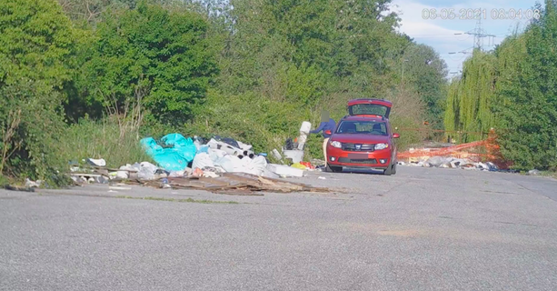 Ancora rifiuti abbandonati a Settimo, multa salata per il colpevole Ancora rifiuti abbandonati a Settimo, multa salata per il colpevole