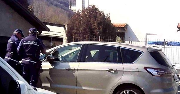 Guida senza patente in centro paese: fermato dalla Polizia locale un quarantunenne torrese