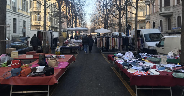 Il timore dei torinesi al tempo del Coronavirus: “partenza lenta” per i mercati rionali in città [VIDEO]