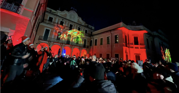 Novanta metri di luci e magia. Oggi alle 18 ai Giardini Estensi l'inaugurazione dello spettacolo di Natale