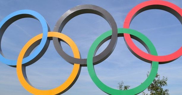 Il Comitato olimpico internazionale prende tempo sugli atleti russi e bielorussi in vista dei Giochi Il Comitato olimpico internazionale prende tempo sugli atleti russi e bielorussi in vista dei Giochi