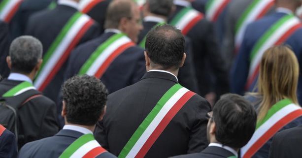 Terzo mandato per i sindaci nei Comuni fino ai 5.000 abitanti Terzo mandato per i sindaci nei Comuni fino ai 5.000 abitanti