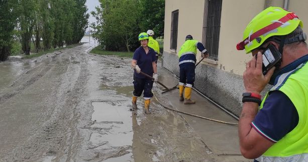 Alluvione Emilia Romagna, la protezione civile ligure sul posto: "Qui si prova ad andare avanti, ma molti sono senza casa" (foto e video)