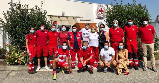 Una pedalata lunga tre giorni per portare la torcia di Solferino a Ginevra Una pedalata lunga tre giorni per portare la torcia di Solferino a Ginevra