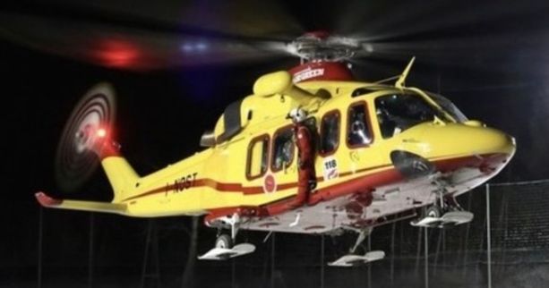 Raffica di incidenti nella notte nel Varesotto: elisoccorso a Laveno, ancora uno schianto in Autolaghi