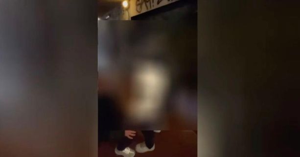 Varese, nel video un atto di bullismo nel sottopasso delle Nord con un ragazzino costretto a inginocchiarsi Varese, nel video un atto di bullismo nel sottopasso delle Nord con un ragazzino costretto a inginocchiarsi