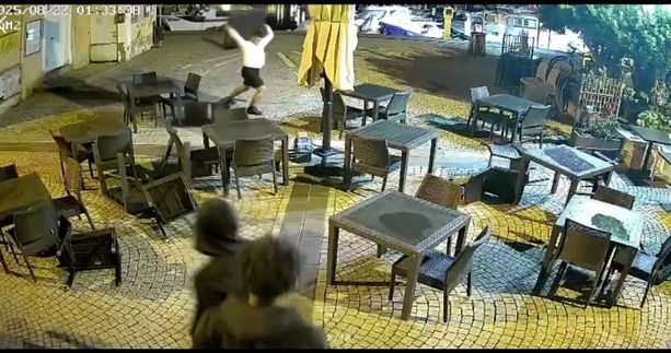 Savona, vandalismo notturno in Darsena: danneggiato il dehor del locale Alkemist