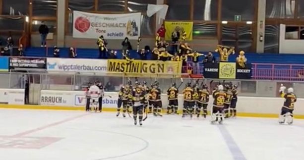 VIDEO E FOTO. «Drolet, Drolet, Drolet»: l'urlo di Max Airoldi da Bressanone (4-1) trascina tutta Varese a un passo dalla semifinale VIDEO E FOTO. «Drolet, Drolet, Drolet»: l'urlo di Max Airoldi da Bressanone (4-1) trascina tutta Varese a un passo dalla semifinale