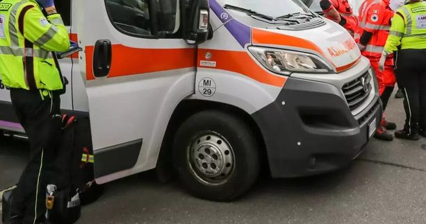 Schianto di fronte all'Iper di Varese: due automobilisti feriti Schianto di fronte all'Iper di Varese: due automobilisti feriti