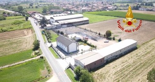 Nichelino, incubo piromani dopo l'incendio alle aziende Ponzio e Isolpack: i carabinieri vagliano le immagini delle telecamere