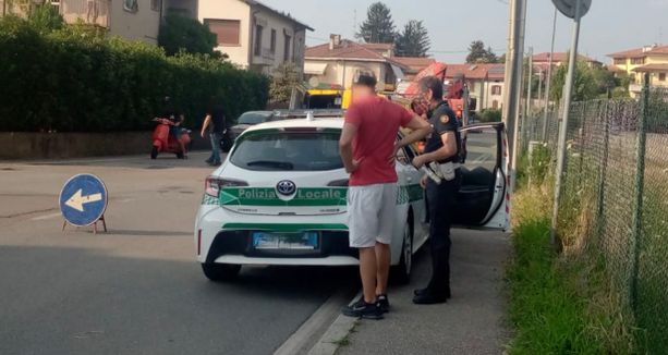 Scontro tra un'auto e una moto alle Bustecche: un ferito grave