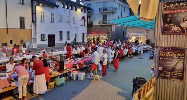 Tra cuori, miss e dame dell’Ottocento, Vigone festeggia San Nicola Tra cuori, miss e dame dell’Ottocento, Vigone festeggia San Nicola