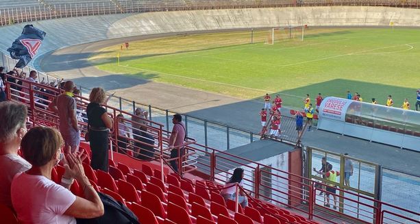 Varese eliminato ai rigori dalla Coppa: conta solo il campionato. Rossi: «Ok il carattere, i gol subiti no»