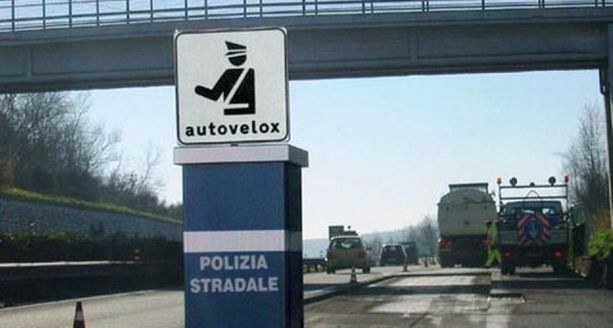 Tangenziale come pista della Formula 1, in tre giorni 374 casi di superamento dei limiti di velocità Tangenziale come pista della Formula 1, in tre giorni 374 casi di superamento dei limiti di velocità
